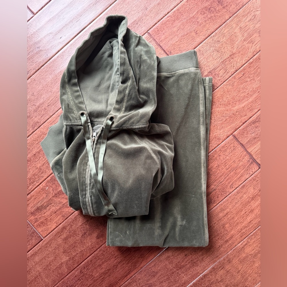 Chico's Olive Green Travel/Lounge Set Size 1 (8-10)
